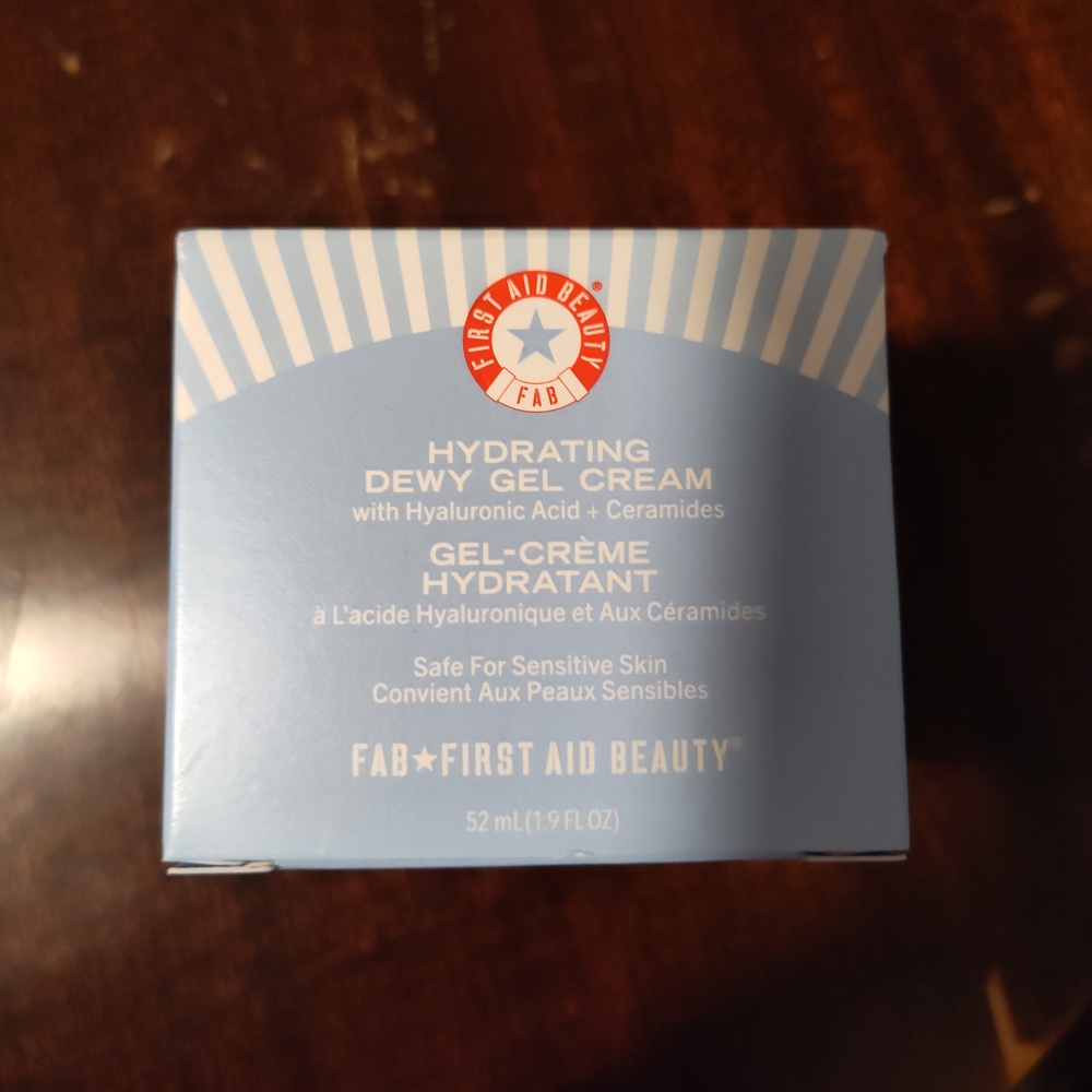 First Aid Beauty Hydrating Dewy Gel Cream - Sky Blue